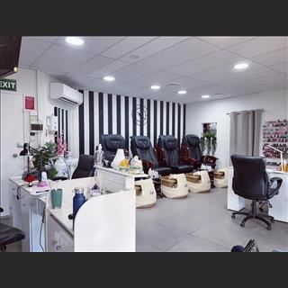 Sang shop nail & beauty đã hoạt động 6 năm có income ổn định